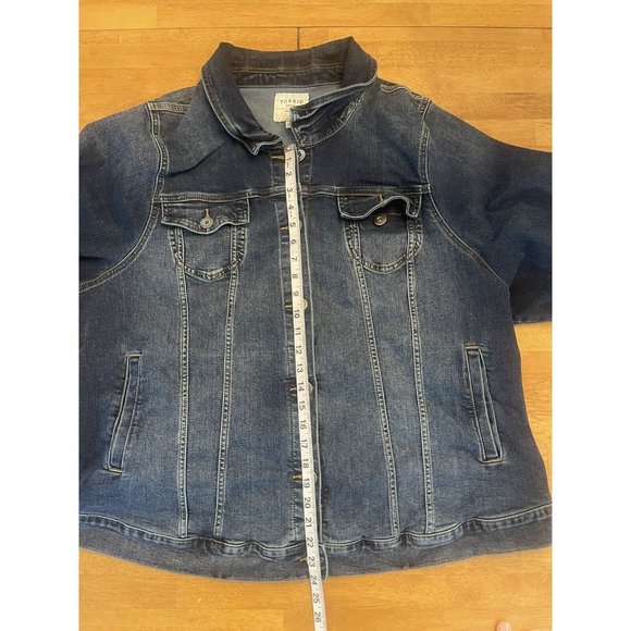 Torrid Blue Denim Jean Jacket Coat Stretch Button Womens Plus‎ size 6X - Picture 3 of 7